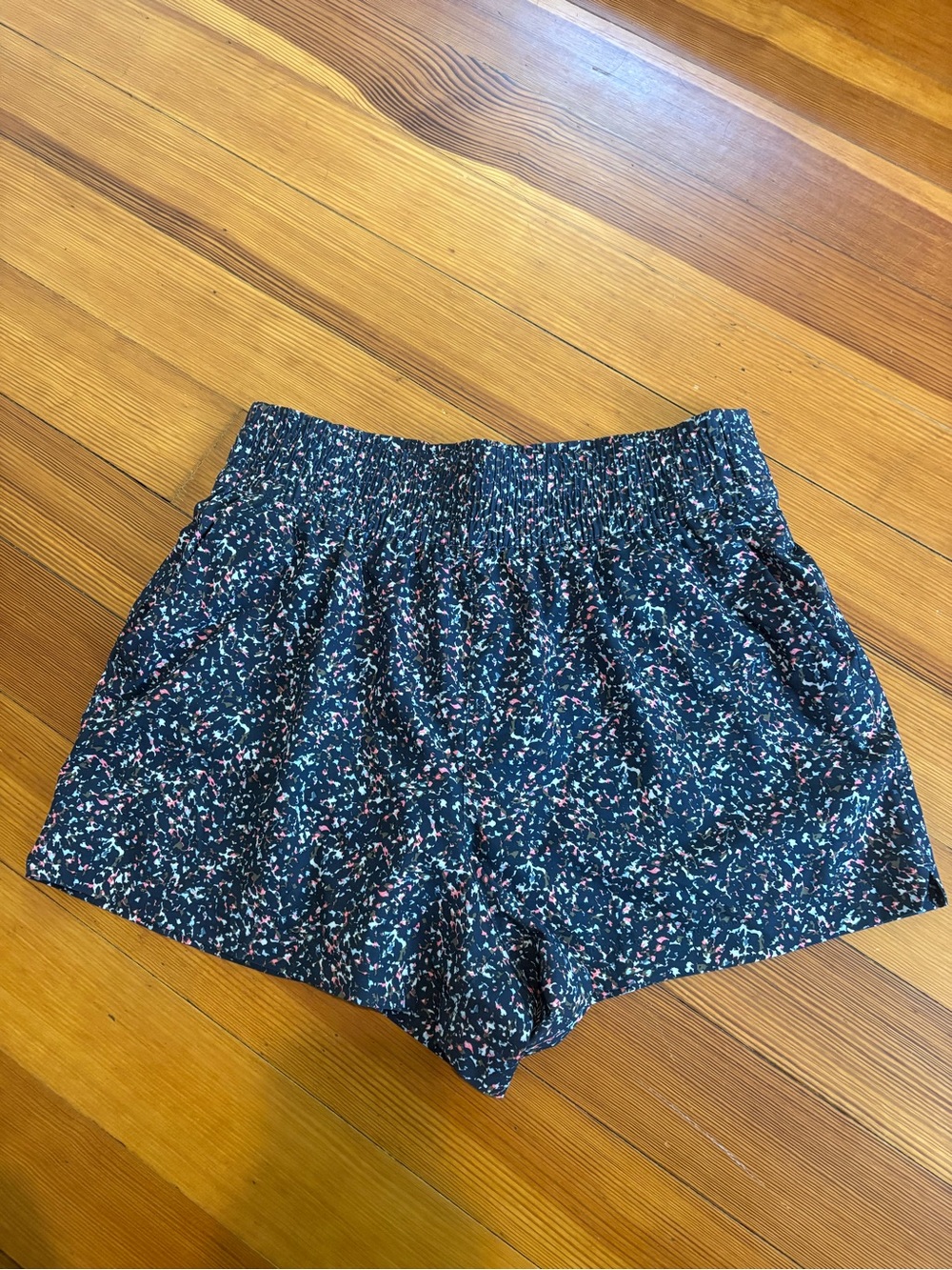 Athleta Weekender High Rise 3" Run Short in Misha Camo Navy - Picture 2 of 3